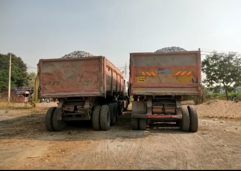 अकलतरा : बेखौफ फर्राटे भर रहे ओवरलोड भारी वाहन